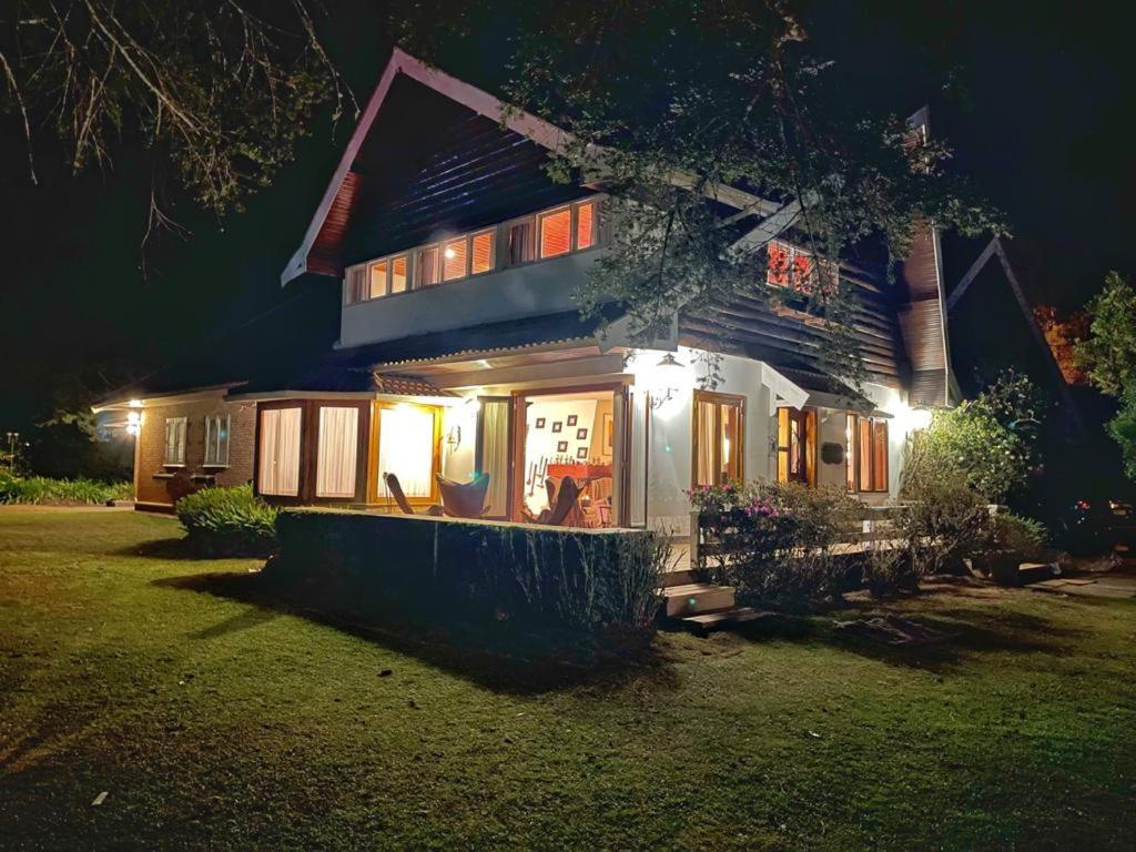 הוילה Campos do Jordão Cajueiro House מראה חיצוני תמונה